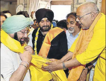  ?? HT PHOTO ?? Chief minister Capt Amarinder Singh also visited Durgiana Temple in Amritsar on Monday.