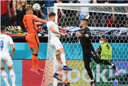  ?? (Reuters) ?? NETHERLAND­S DEFENDER Matthijs de Ligt (left) is unable to head the ball into the net past Czech Republic defender Tomas Kalas and goalkeeper Tomas Vaclik early on in the sides’ Euro 2020 last-16 clash last night in Bupadest, Hungary.