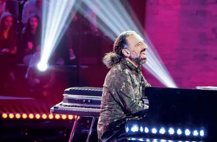  ??  ?? Virtuosi
Stefano Bollani, il 20 giugno al Teatro Romano Sotto, Raphael Gualazzi, sul palco il giorno successivo