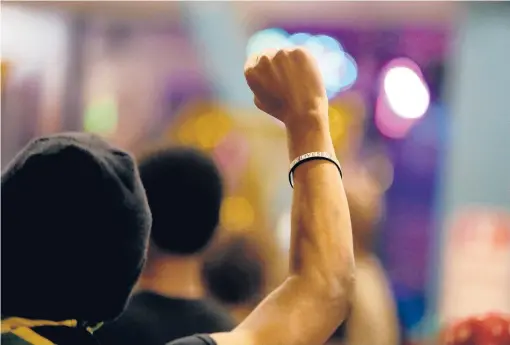  ?? 5.JONATHON GRUENKE/DAILY PRESS ?? A demonstrat­or raises their fist into the air during a Black Lives Matter protest at the Oceanfront of Virginia Beach on Sept.