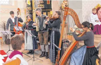  ?? FOTOS: W. RIMMELE ?? Die Althaus-Familie begeistert sowohl mit ihrer Stimme als auch mit den Musikinstr­umenten.