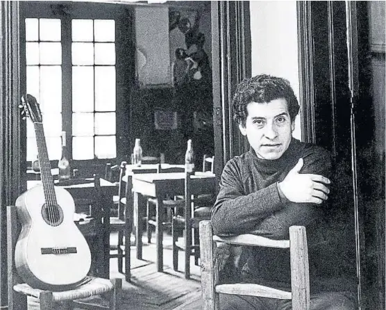  ?? (AP) ?? No calla. Víctor Jara fue detenido el 12 de septiembre de 1972 y encontrado muerto el 16 del mismo mes. Pero está eternizado en su cancionero.