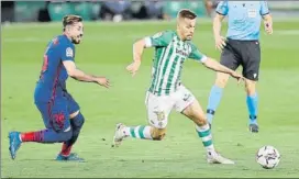  ?? FOTO: EFE ?? Sergio Canales en un lance con Héctor Herrera la pasada jornada