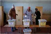  ?? — REUTERS/Siphiwe Sibeko ?? People cast their ballots in the country’s general elections in Harare, Zimbabwe, July 30, 2018. Nelson Chamisa is the main challenger to President Emmerson Mnangagwa,