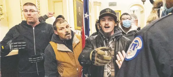  ?? MANUEL BALCE CENETA / THE ASSOCIATED PRESS FILES ?? Protesters loyal to President Donald Trump, including Kevin Seefried, centre, and Michael Sparks, far left, are confronted by U.S. Capitol Police officers on Jan. 6.