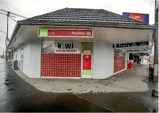  ?? PHOTO: JOHN KIRKANDERS­ON/STUFF ?? Edgeware Rd Kiwibank, where Richard Hinkley, was last seen on December 12, 2015.