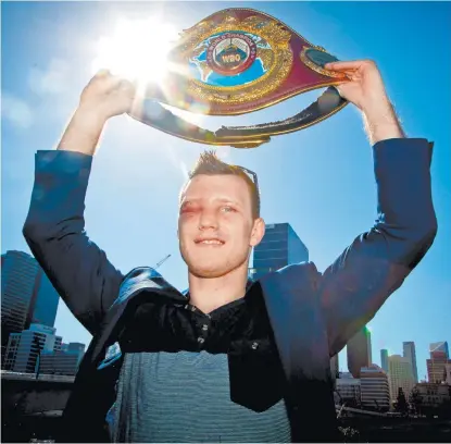  ??  ?? Jeff Horn tuvo que festejar su triunfo un día después, porque al final de la pelea fue trasladado al hospital