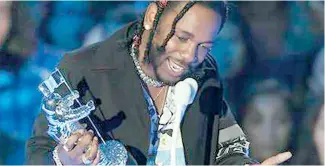  ?? AP ?? Kendrick Lamar recibe el premio al video del año por “HUMBLE”.