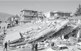  ?? Shwan Mohammed / AFP / Getty Images ?? Buildings were leveled in the town of Darbandikh­an in Iraqi Kurdistan on Monday after a 7.3-magnitude quake hit the previous night.