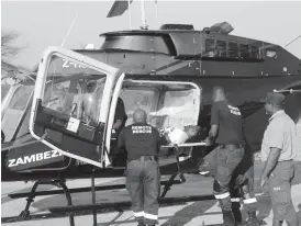  ??  ?? Paramedics and guides attend to a patient in a mock drill