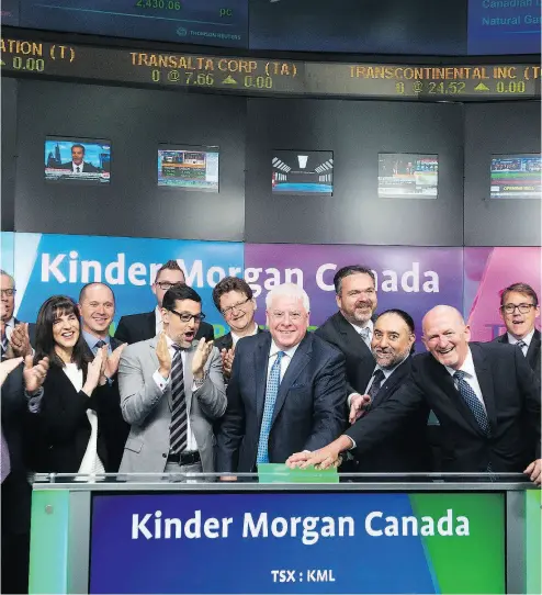  ?? NATHAN DENETTE / THE CANADIAN PRESS FILES ?? Kinder Morgan Canada Ltd. president Ian Anderson, centre, opens the TSX after the firm’s IPO and listing last year.