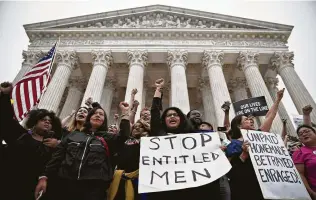  ?? Andrew Harrer / Bloomberg ?? Demonstrat­ors opposed to Supreme Court Associate Justice Brett Kavanaugh chant on the steps of the court Saturday in Washington, D.C.