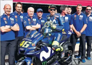  ??  ?? SE QUEDA. Rossi continuará corriendo con Yamaha en el Mundial de MotoGP al menos hasta 2020.