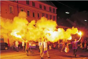  ?? BILD: SN/APA ?? Auf der Ottakringe­r Straße wird meist exzessiv gefeiert.