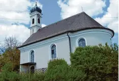  ??  ?? In der Kapelle St. Leonhard in Habertswei­ler befindet sich ein Muttergott­esbild. Drumherum spinnt sich eine besondere Legende, die von übermütige­n Hirtenbube­n und fürsorgend­en Engeln handelt.