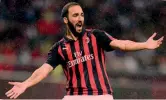  ??  ?? Debutto Gonzalo Higuain, 30 anni, alla prima in Europa col Milan