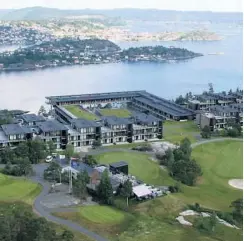  ?? FOTO: KRAGERØ RESORT ?? KJØPER OPP: Investoren Ivar Tollefsen sies på folkemunne å ha kjøpt opp «halve Kragerø». Kragerø Resort, i forgrunnen, er siste kjøpsobjek­t for ham.