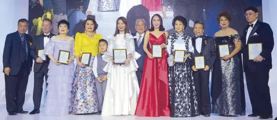  ??  ?? (From left) Philippine Cancer Society (PCS) trustee Dr. Kelly Salvador, Best Dressed Women of the Philippine­s (BDWP) selection and organizing committee members Mario Katigbak, Tanzania Consul Betty Chua, Marian Ong with grandson Santiago Nuguid and event chairperso­n Angola Consul Helen Ong, PCS chairman Antonio Ma. J. Guerrero, BDWP selection and organizing committee members Gambia Consul Agnes Huibonhoa, Mabel Abaño, Roy Gonzales, project head Roselle Rebano and your columnist as adviser.