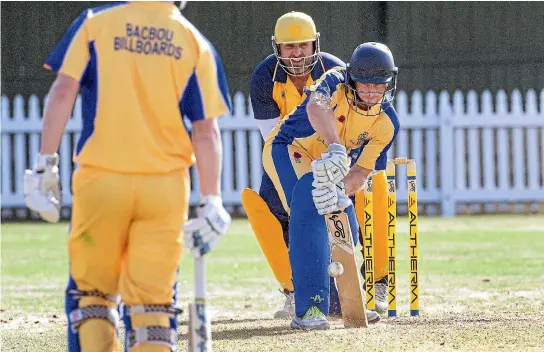  ?? PHOTOS: WARWICK SMITH/STUFF ?? Trent Mcgrath scored 32 in Old Boys’ loss to Freyberg on Saturday.