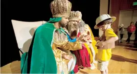  ??  ?? Los Reyes Magos esperarán por los niños en el teatro del MAPR.