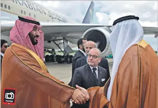  ?? HANDOUT / VÍA REUTERS ?? Invitados. El príncipe heredero de Arabia Saudita, Mohammed bin Salman, a su llegada ayer a Buenos Aires.