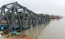  ?? Photograph: Reuters ?? A collapsed jetty is pictured in Hatania Doania river after Cyclone Bulbul hit the eastern state of West Bengal, India.