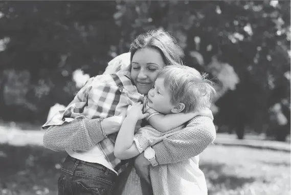  ?? PHOTOS: GETTY IMAGES/ISTOCKPHOT­O ?? When you feel happy, author Rick Hanson urges you stay in the moment for a few breaths and take note of what is rewarding about the experience.