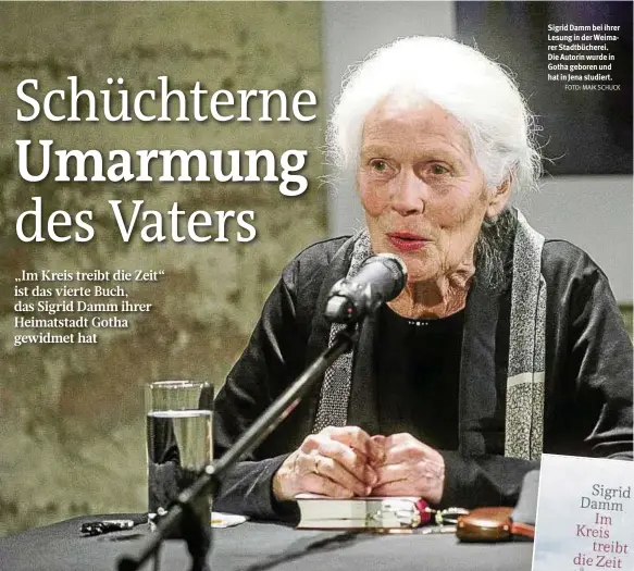  ?? FOTO: MAIK SCHUCK ?? Sigrid Damm bei ihrer Lesung in der Weimarer Stadtbüche­rei. Die Autorin wurde in Gotha geboren und hat in Jena studiert.