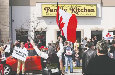  ?? DAN JANISSE FILES ?? People demonstrat­e in front of the Family Kitchen restaurant in Leamington earlier this month to support the business owner who openly defied provincial COVID-19 measures and protest the lockdown.