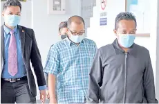  ??  ?? Hairudin (centre) leaving the Sessions Court yesterday. - Bernama photo