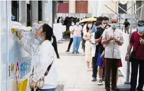  ?? China daily/aNN ?? Test of patience: People in Beijing queueing up to be screened for Covid-19. —