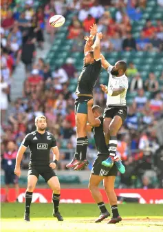  ??  ?? Fiji’s Semi Radradra (right) and New Zealand’s Tone Ng Shiu compete for the ball during the pool A match between Fiji and NewZealand on the first day of the 2018 London Sevens at Twickenham Stadium in London. — AFP Photo