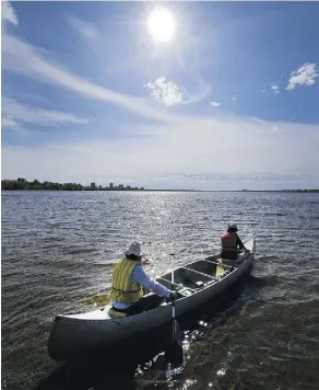  ?? WAYNE CUDDINGTON ?? A favourite for those who canoe, the Canadian stroke is used for travelling in a straight line and is less tiring than the J-stroke.