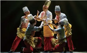  ?? ?? Dance works choreograp­hed by Gu Fengqing feature themes rooted in Shanghai tradition and culture.
