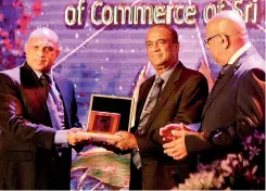  ??  ?? MPPLC/NPPLC (Uva) CEO Manoj Pathiraja receives Business Excellence Award