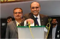  ?? AFP PHOTO ?? SECOND TIME
Presidenti­al candidate and leader of the Pakistan People’s Party Asif Ali Zardari casting his vote during the presidenti­al election at the Parliament House in Islamabad on Saturday, March 9, 2024.