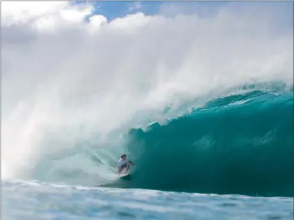  ?? ASP/KELLY CESTARI ?? GO BIG: Yadin Nicol sets himself up for the tube at Pipeline on Day 1 of the Billabong Pipeline Masters this week.