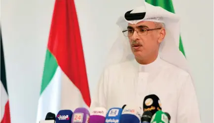  ??  ?? Mansour Ahmed Al-Mansour, spokesman for the Joint Incidents Assessment Team, speaks at a press conference at King Salman Airbase in Riyadh on Sunday. (AN photo)