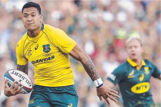  ??  ?? TRY TIME: Australia’s Israel Folau avoids a tackle from South Africa’s Jan Serfontein to score a try in Bloemfonte­in on Saturday.