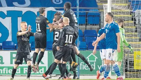  ??  ?? Livi stars celebrate Jon Guthrie’s leveller