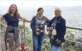  ??  ?? Susan Pablo (middle) with Lisa Conway of the Coffee Quality Institute (left) and Jessie Gadgad, a former nurse in the US who now has a farm in Benguet.