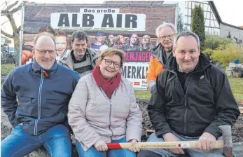  ?? FOTO: SCHOLZ ?? Bereits in der „ kalten Jahreszeit“wurden Banner aufgestell­t, um Werbung zu machen.