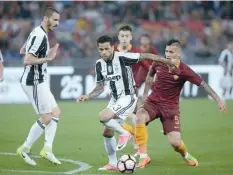  ?? — Reuters ?? Roma’s Leandro Paredes in action with Juventus’ Dani Alves.