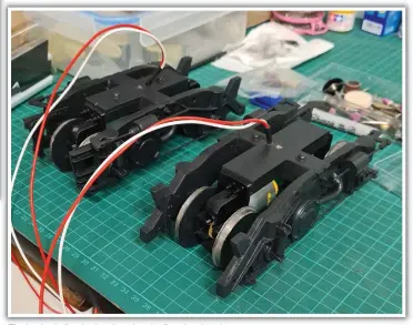  ??  ?? The bogies built, wired and ready to be fit to the chassis.