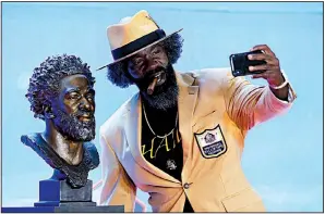  ?? AP/RON SCHWANE ?? Former safety Ed Reed takes a selfie with his Hall of Fame bust Saturday after his induction into the Pro Football Hall of Fame in Canton, Ohio.