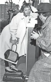  ??  ?? Actress Imogene Coca “weighed in” for the benefit of her husband King Donovan, and his camera, on 29 Nov 1960 when the couple arrived to star in “Once Upon A Mattress,” a Broadway Theater League attraction at the Auditorium. BOB WILLIAMS / THE COMMERCIAL APPEAL