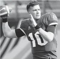  ?? STEPHEN M. DOWELL/ORLANDO SENTINEL ?? UCF quarterbac­k McKenzie Milton has been attending the Knights’ practices. Milton has had three surgeries to repair nerve damage.