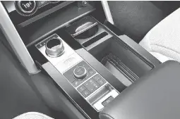  ??  ?? Even the console between the front seats exudes style and sophistica­tion.