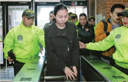  ?? FOTO COLPRENSA ?? La juez 12 de garantías de Bogotá dejó este martes libre a la hija de la excongresi­sta Merlano, Aída Victoria, por considerar que la Fiscalía no mostró las pruebas suficiente­s.