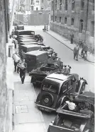  ?? ?? Silver Street, 1930s. Copies of the Post being taken from the presses for distributi­on